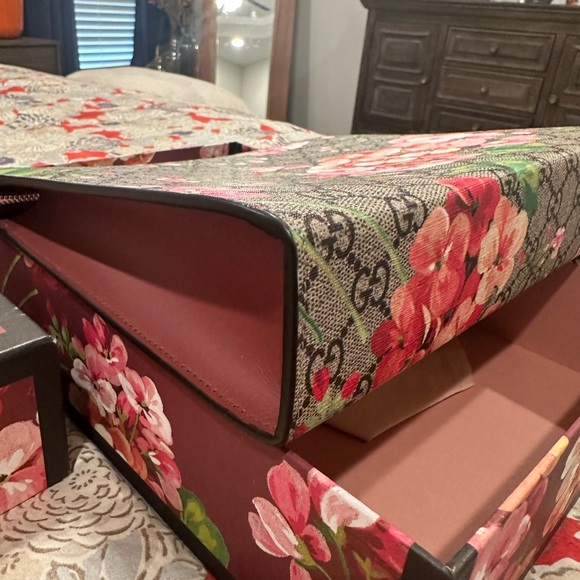 Authent Gucci Bloom Toiletry 26 EUC - Picture 9 of 10